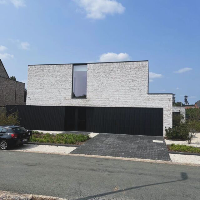 Clean lines, bold designs. Dive into the world of modern architecture with me."
